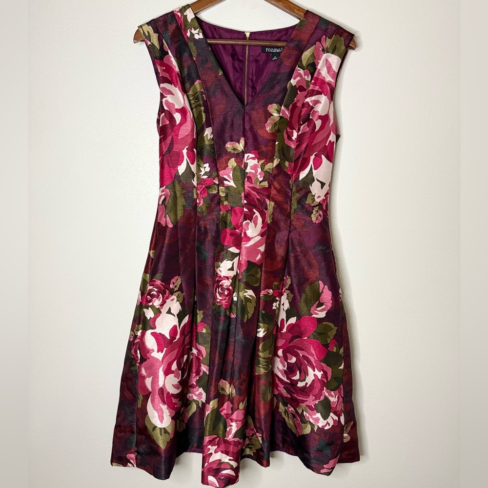 Roz & Ali Burgundy Pink Floral Fit Flare Dress V Neck Size 4